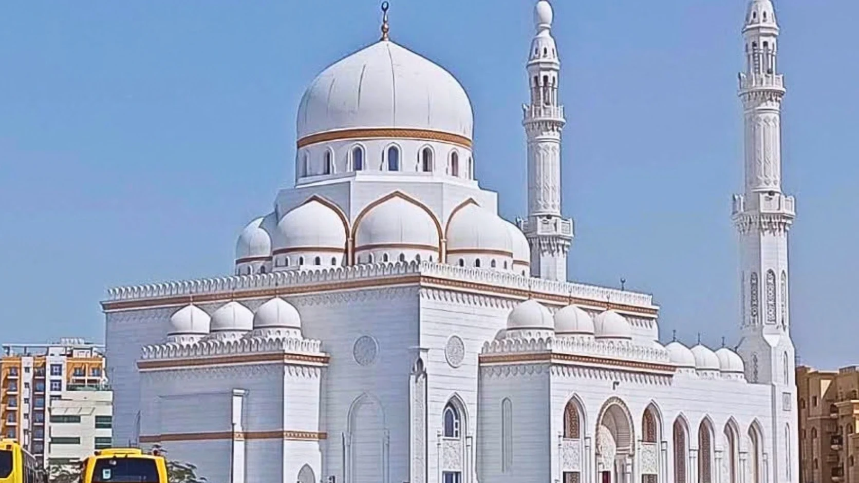 بعد: قبة ومآذن مسجد